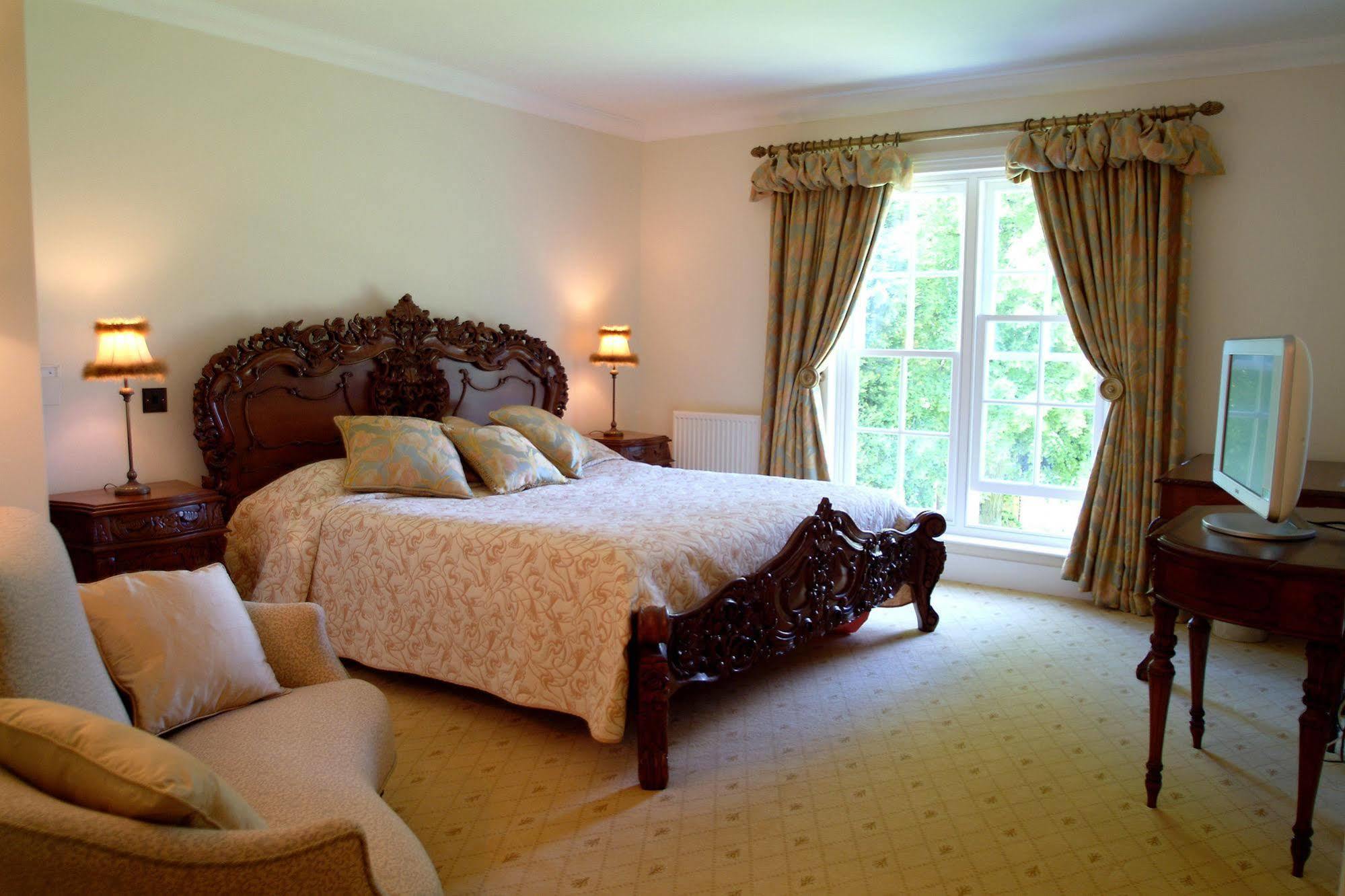Esseborne Manor Hotel Hurstbourne Tarrant Exterior photo