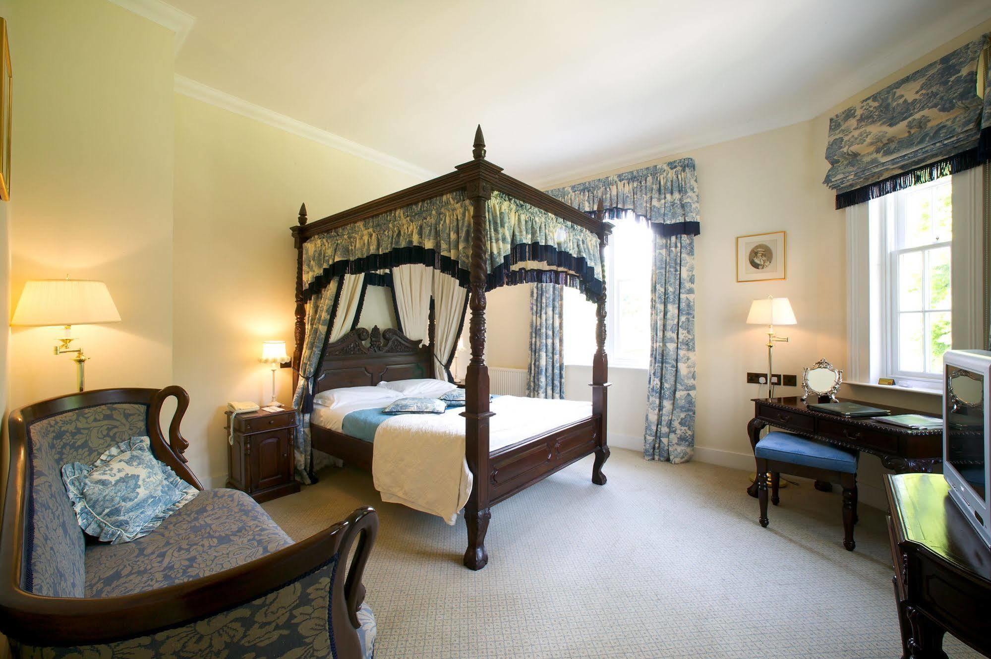 Esseborne Manor Hotel Hurstbourne Tarrant Exterior photo